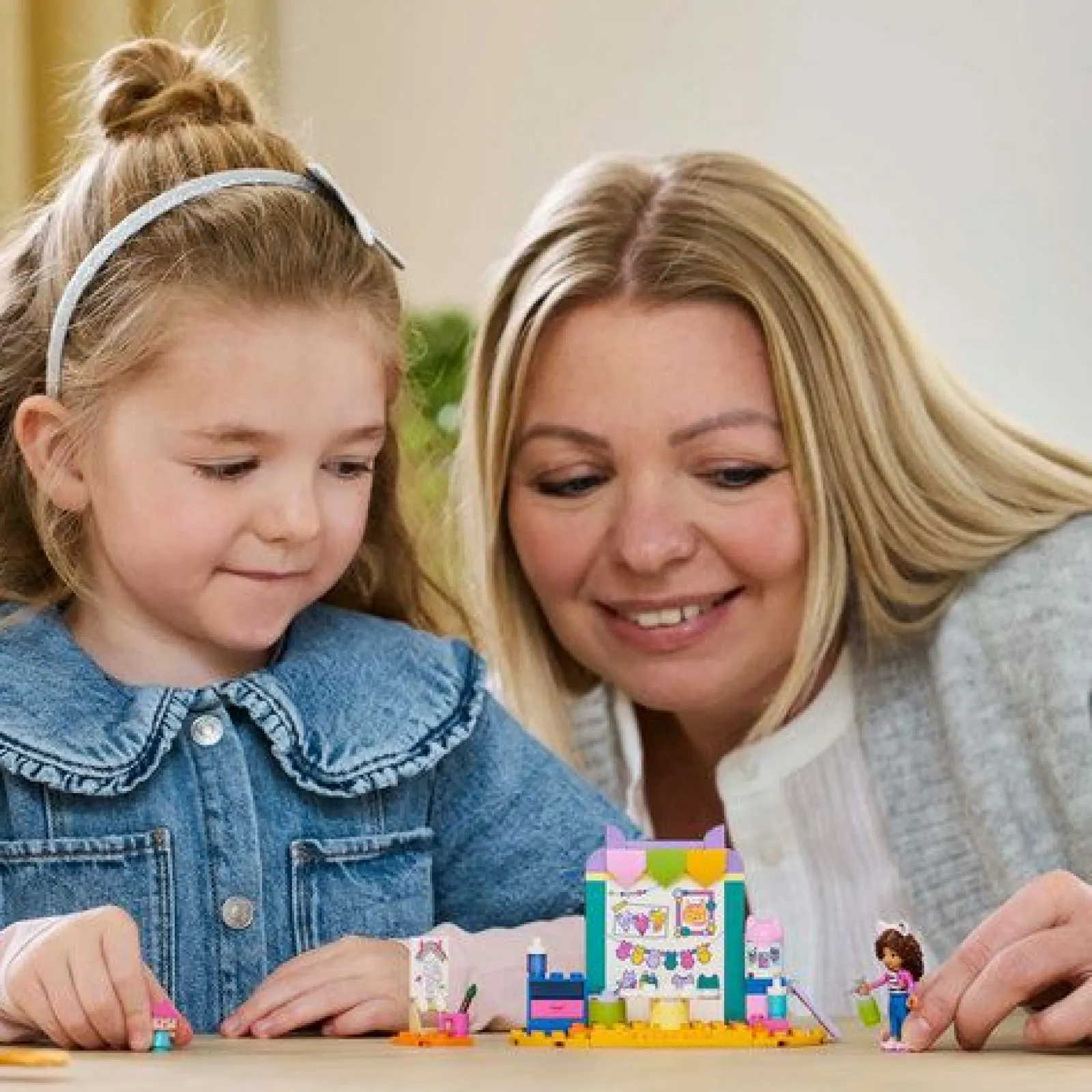 Lego-Gabby Artes Com O Bebé Cartão