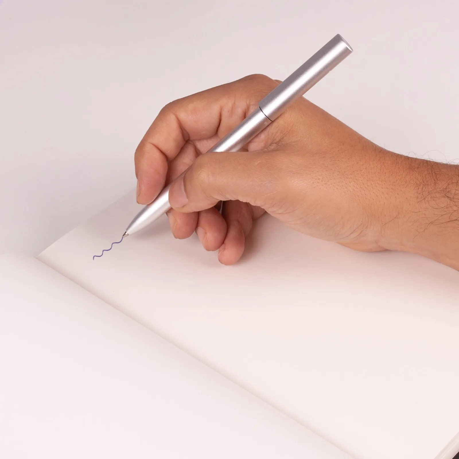 Pelikan Esferográfica Ineo Brisa Caixa Metal