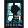 Discount Presença Um Estranho Dentro de Casa de Shari Lapena